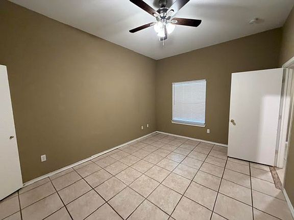 3rd image of 10209 Lilac Ln Unit B