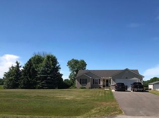 8160 Broadbridge Rd, Fair Haven, MI 48023