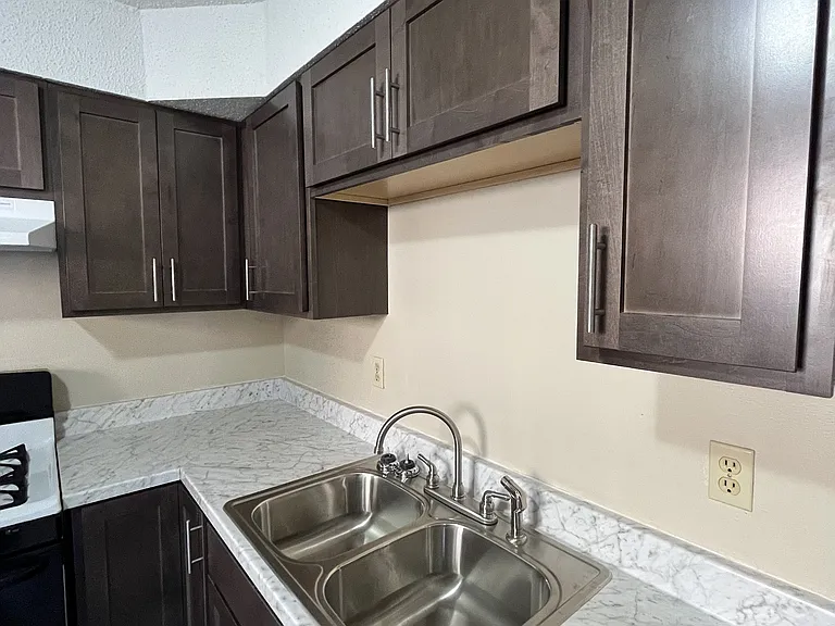 830 Cardinal St — Photo 5