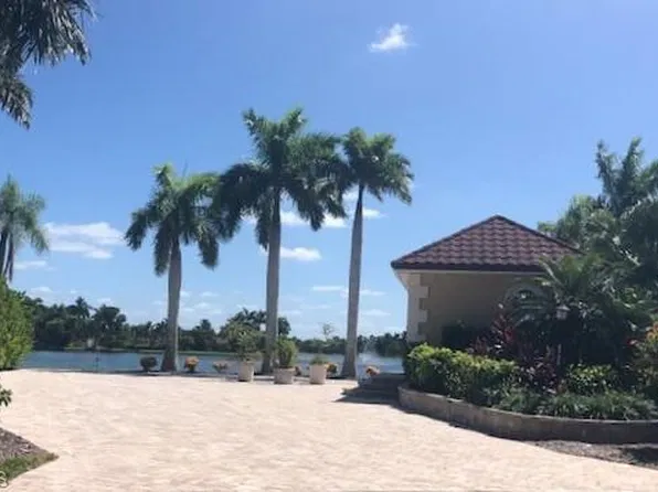 4732 Chariot CT, NAPLES, FL 34114