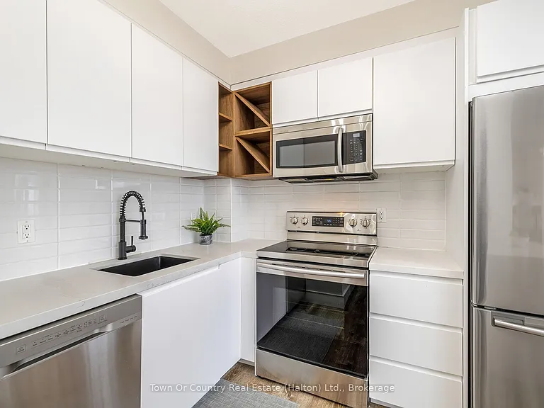 200 Burnhamthorpe Rd E #1309 — Photo 6