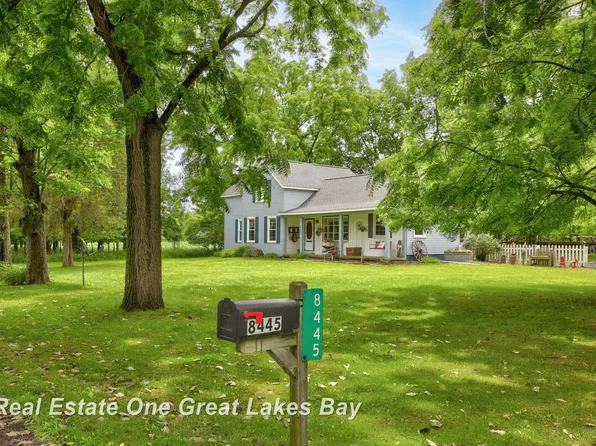 8445 Summerfeldt Rd, Saginaw, MI 48609