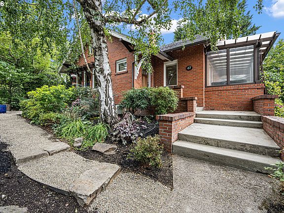 3rd image of 47 W 23rd Ave