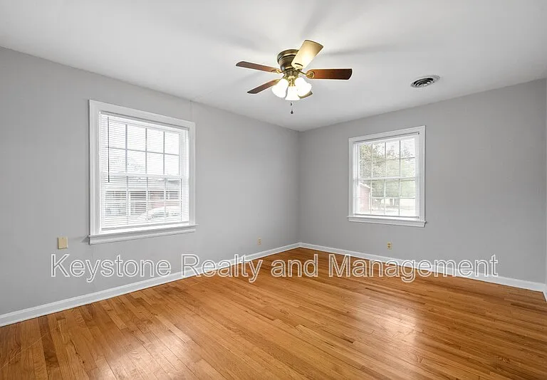 1319 Fort Campbell Blvd — Photo 13