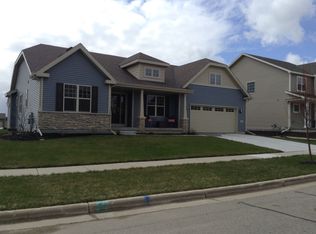 695 Pelican Ln, Sun Prairie, WI 53590
