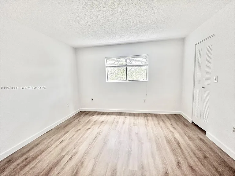 400 Palm Cir W #201 — Photo 14