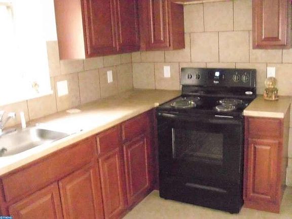 5th image of 1437 E Moyamensing Ave