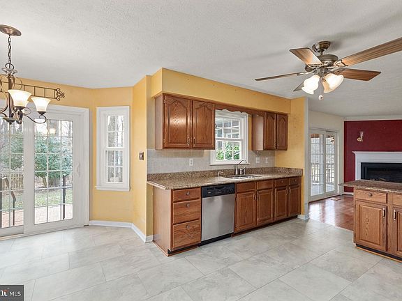 5th image of 417 Dellcrest Dr