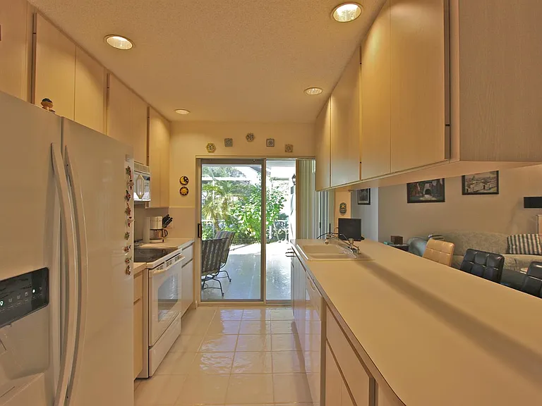 10201 Chapman Oak Ct — Photo 8