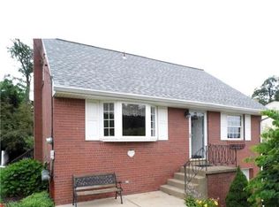 210 Clubside Dr, Coraopolis, PA 15108