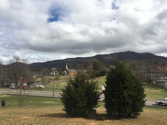 2nd image of 1798 Brook Hollow Rd