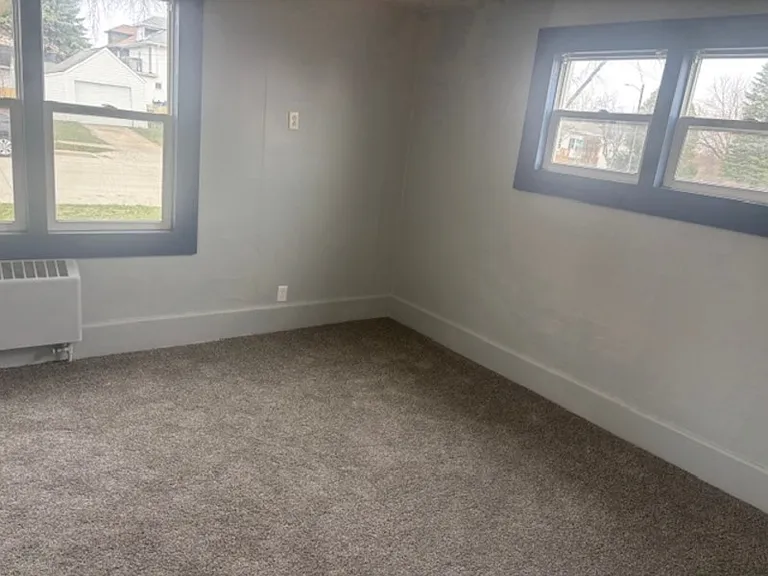 1611 Ontario Ave — Photo 5