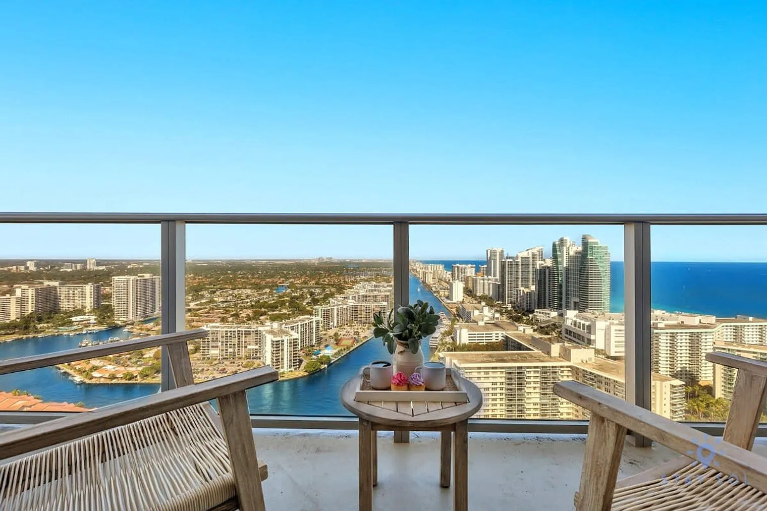 2 bed, 2.0 bath, 1097 sqft, $5,409 — Photo 3