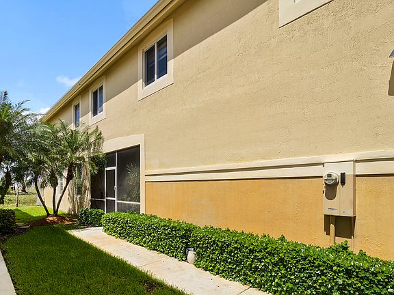 4th image of 2361 Pasadena Way