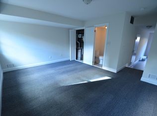 16 Fox Hunt Ct, Staten Island, NY 10301
