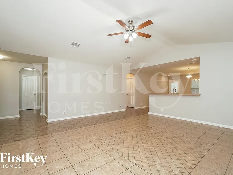 1010 Magnolia Bnd — Photo 4