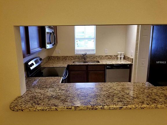 5th image of 220 Carina Cir