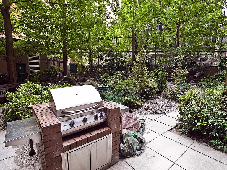 22 Cordova St E #313 — Photo 9