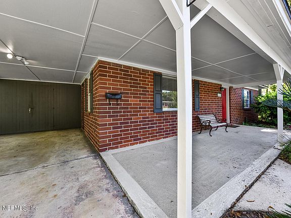 3rd image of 2413 MAPLE LEAF Drive E