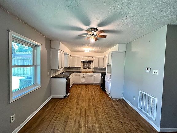 3rd image of 4205 Baron Ln