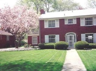 8206 Hawthorne Dr N, Munster, IN 46321