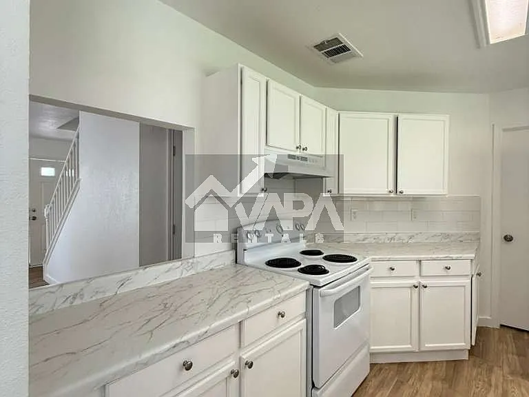 6811 Evercrest Ln — Photo 3
