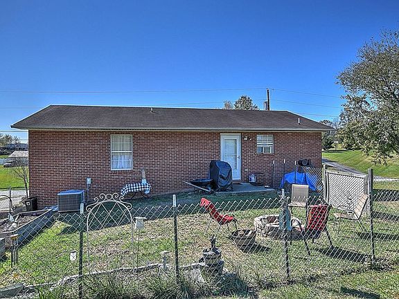 4th image of 455 Britton Ave
