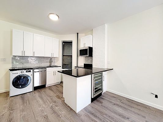 2nd image of 34 E 4th St #3FW