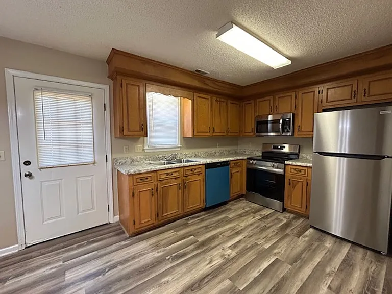 1050 Jessamine Trl — Photo 3