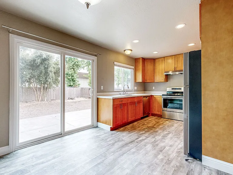 2540 Campbell Dr — Photo 9