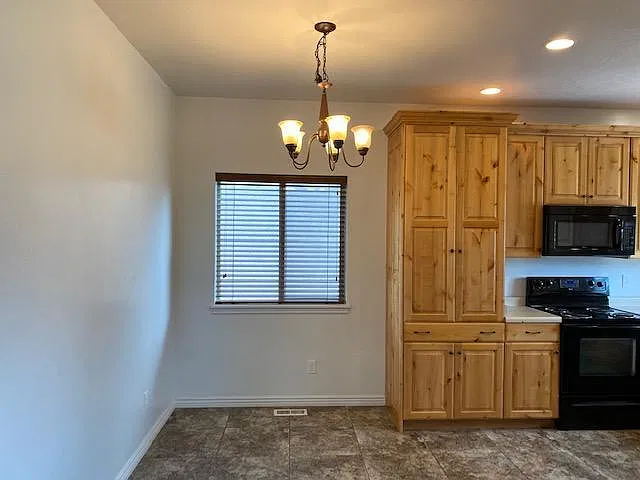 3 bed, 2430 sqft, $2,200 — Photo 4