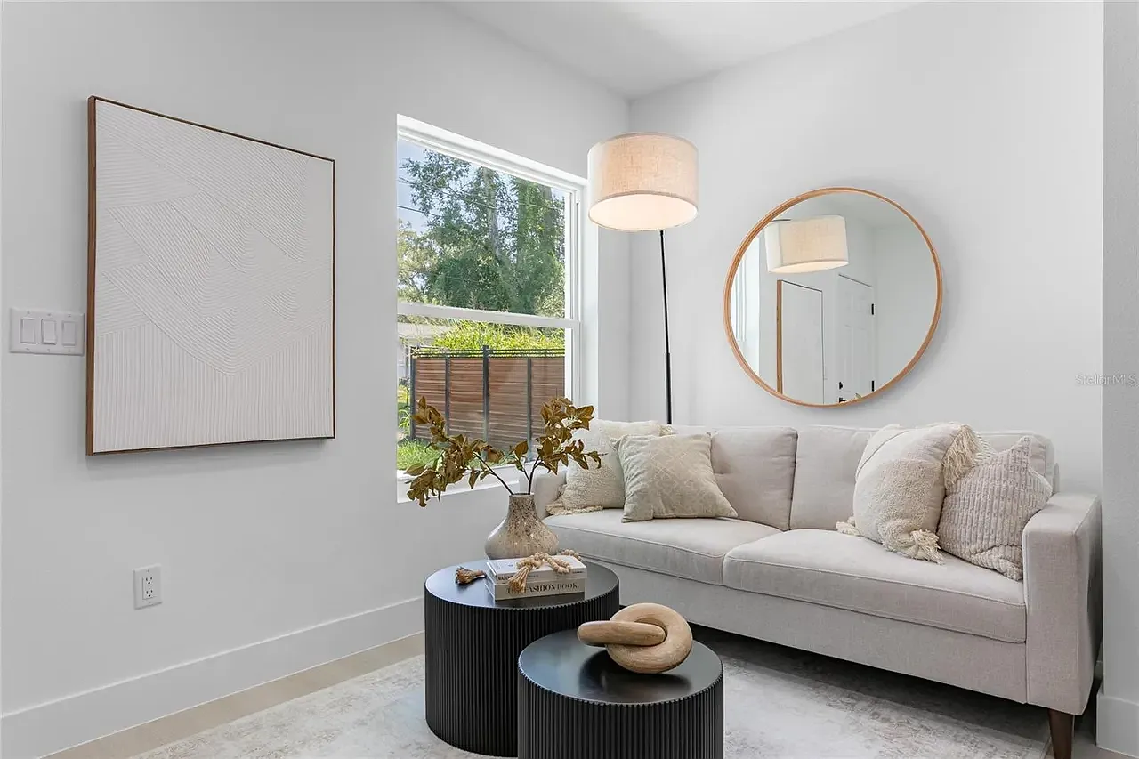 2 bed, 800 sqft, $2,500 — Photo 3