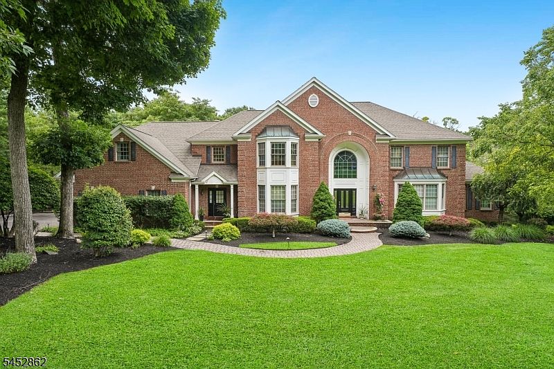 1st image of 3 Forest Hill Dr