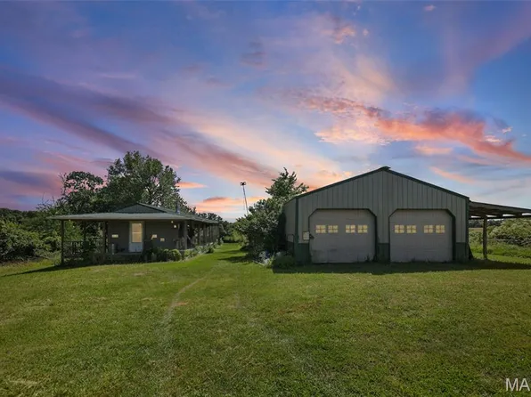 92 Lewis Ln, Hillsboro, IL 62049