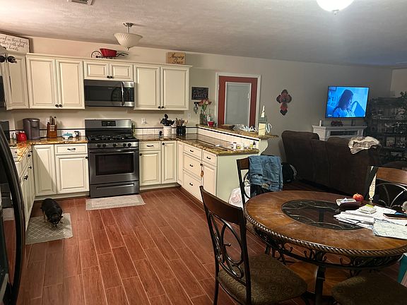 4th image of 3725 Louise Dr