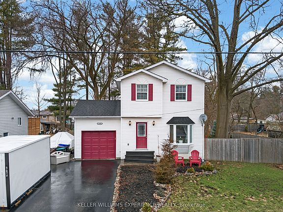 2nd image of 125 Simcoe St