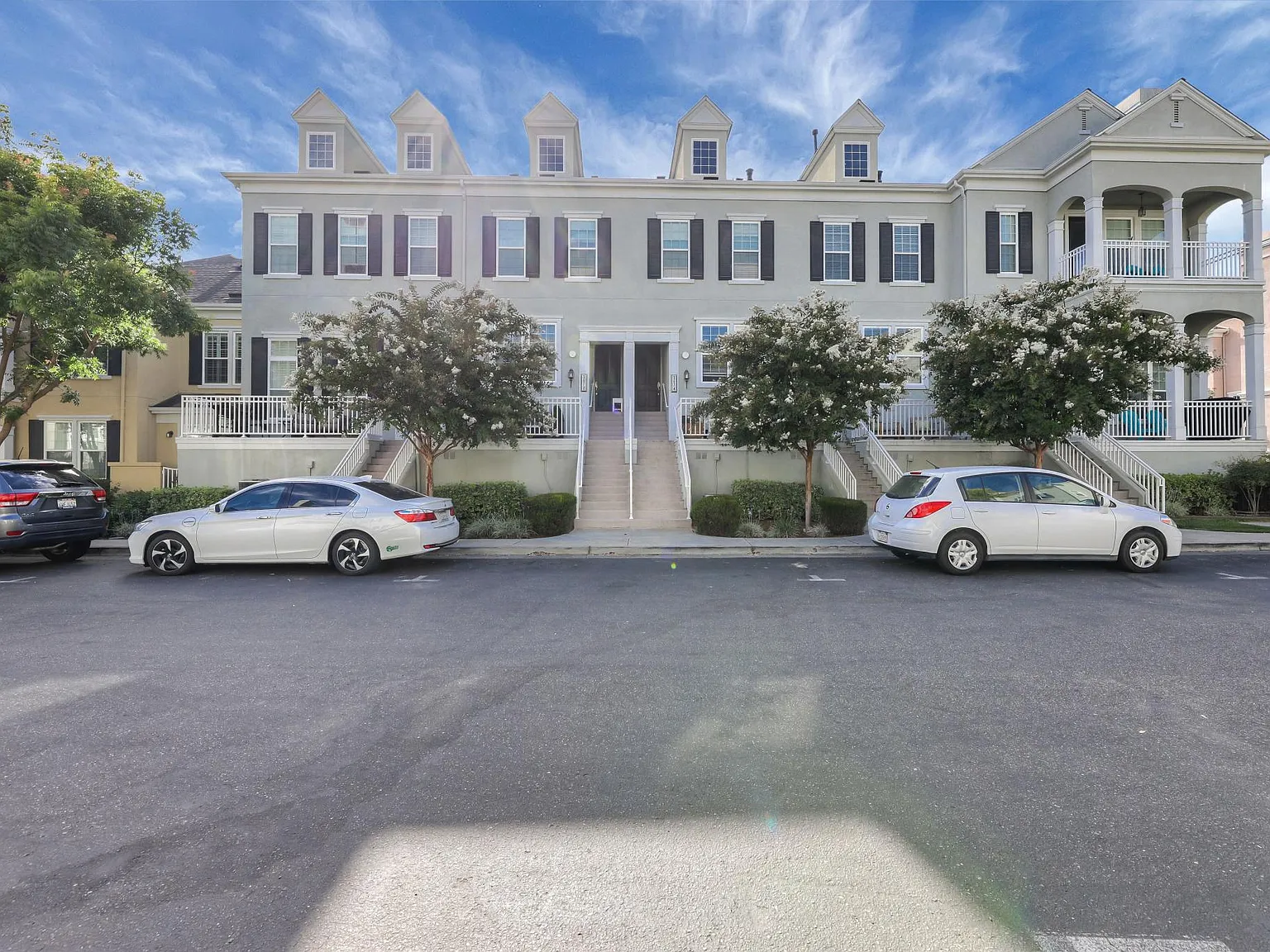 3 bed, 3.5 bath, 1634 sqft, $3,750 — Photo 2