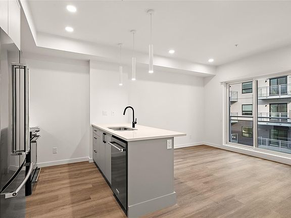 3rd image of 1102 Esquimalt Rd #409