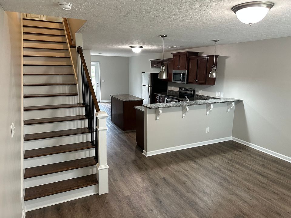1st image of 214 Phoenix Pl