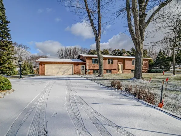 6604 S Oak Ln, Windsor, WI 53598