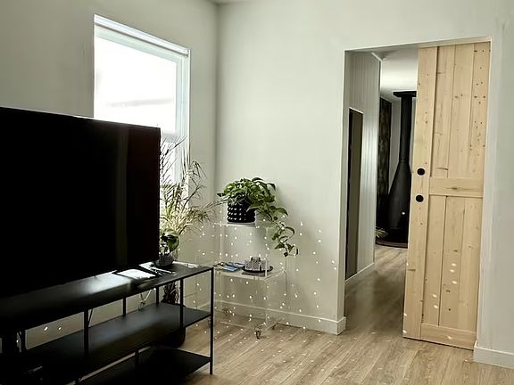 4th image of 5645 Auckland Ave Unit 1/2