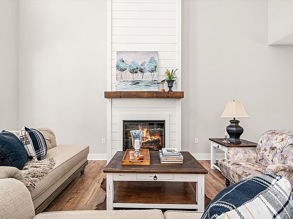 5th image of 1627 Daly Dr