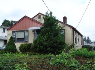 15 Pleasant View Dr, North Providence, RI 02904