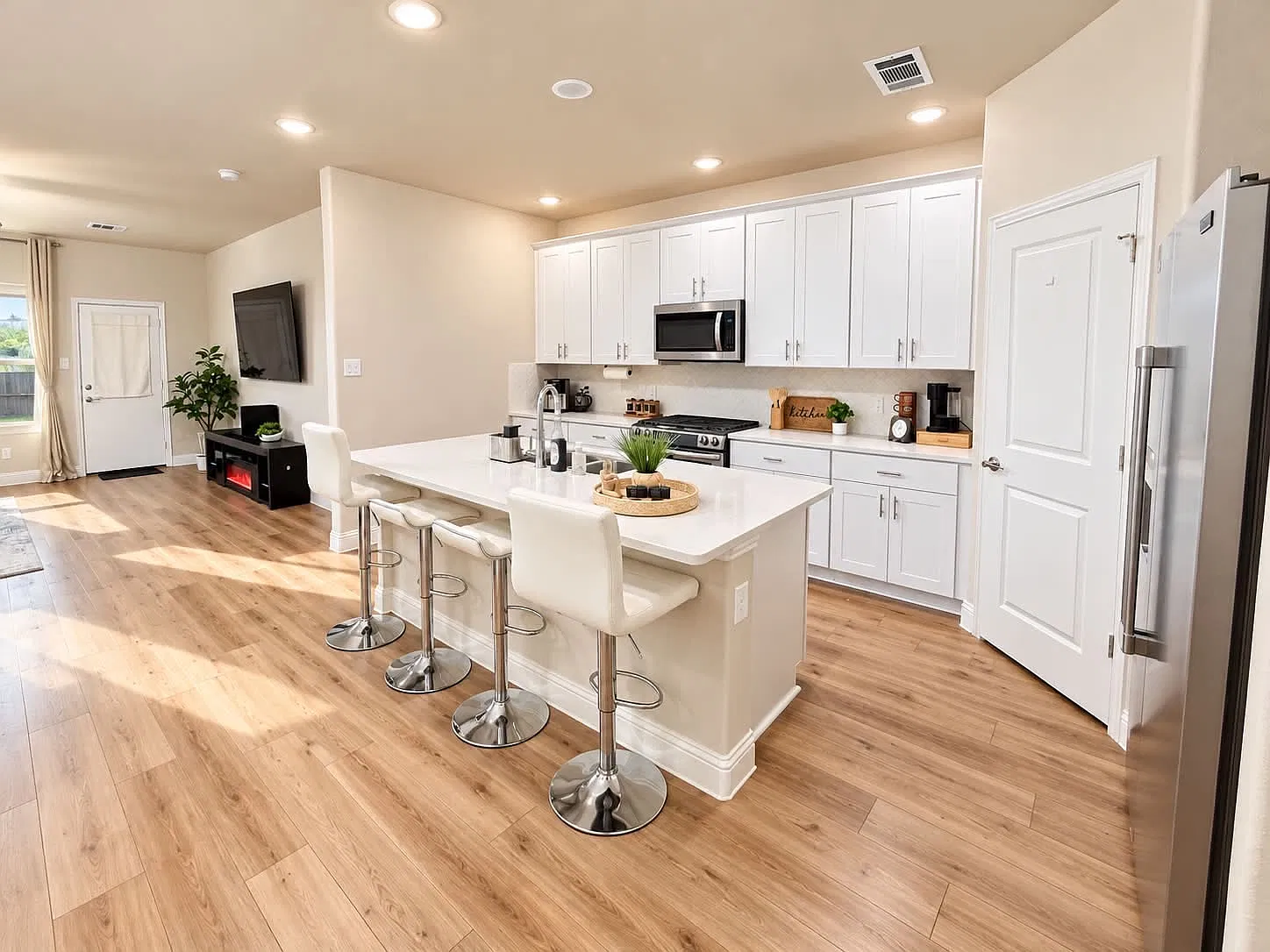 4 bed, 2.5 bath, 2887 sqft, $4,095 — Photo 2