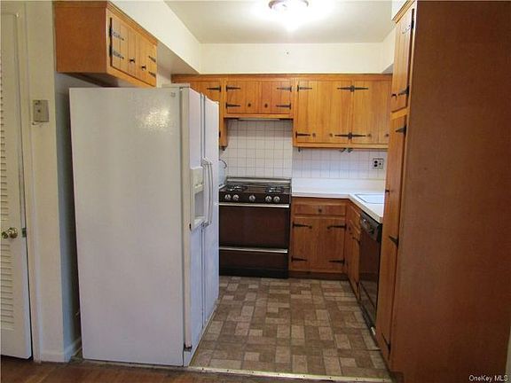 3rd image of 14 Lenox Ct APT 904
