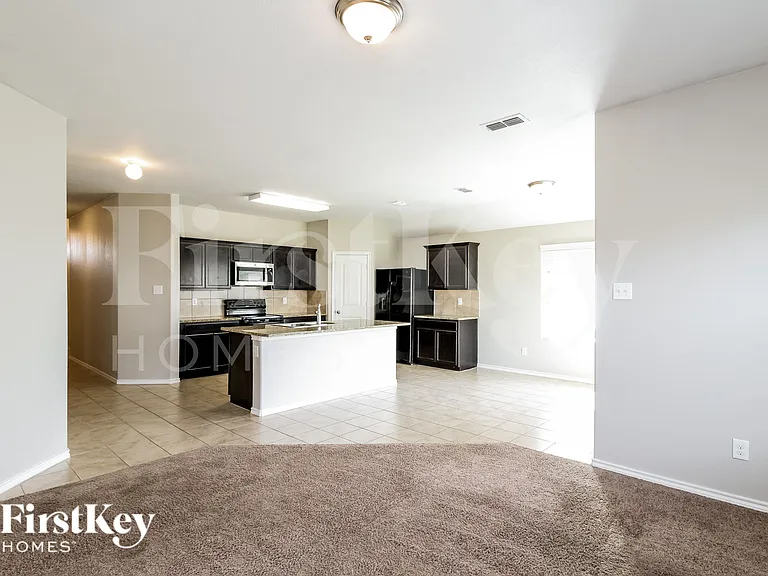 303 Preakness Ln — Photo 3
