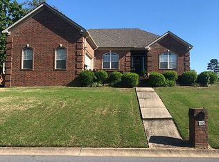 30 W Point Dr, Maumelle, AR 72113