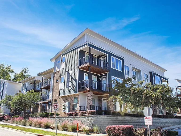 Bluestone Apartments — Photo 7
