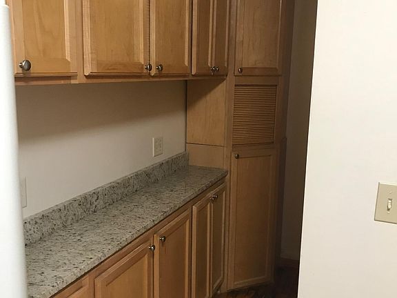 3rd image of 2451 W Thorndale Ave APT 1W