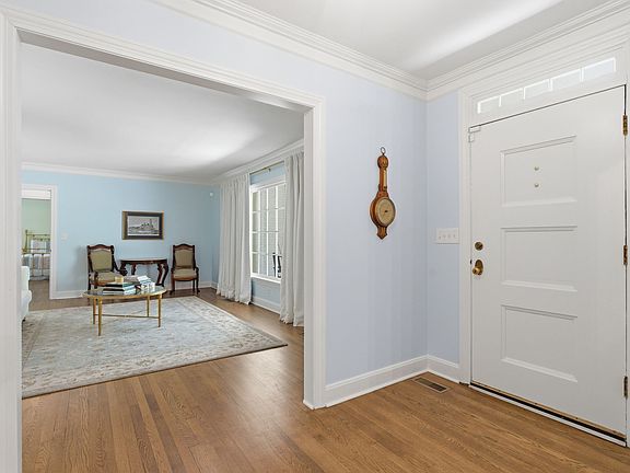5th image of 1084 Lynnwood Blvd